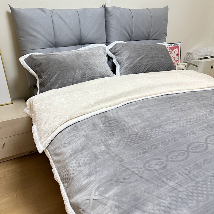 91家纺网 家纺一手货源 找家纺 法澳 2023新款220克雕花绒纯色牛奶绒四件套 爱莎-浅灰