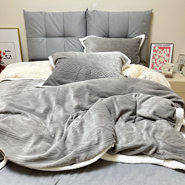 91家纺网 家纺一手货源 找家纺 法澳 2023新款220克雕花绒纯色牛奶绒四件套 爱莎-浅灰