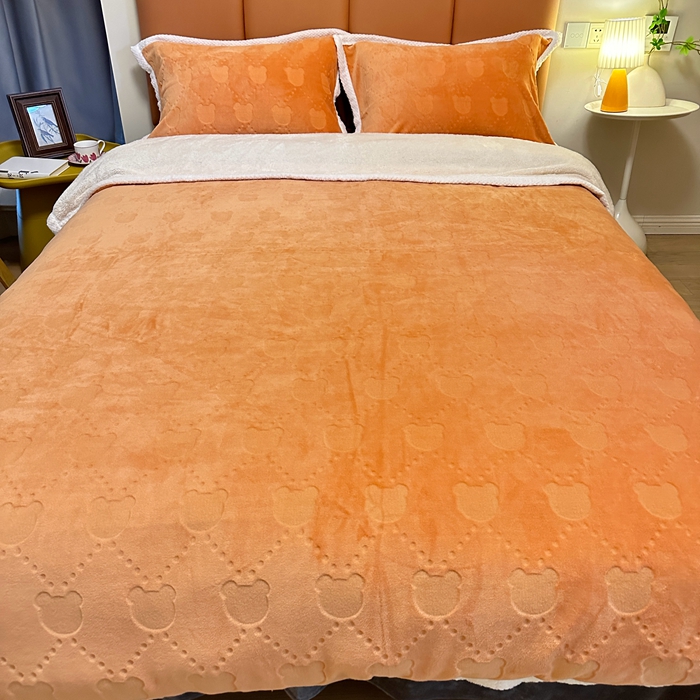 91家纺网 家纺一手货源 找家纺 法澳 2023新款220克雕花绒纯色牛奶绒四件套 甘比熊-橘色