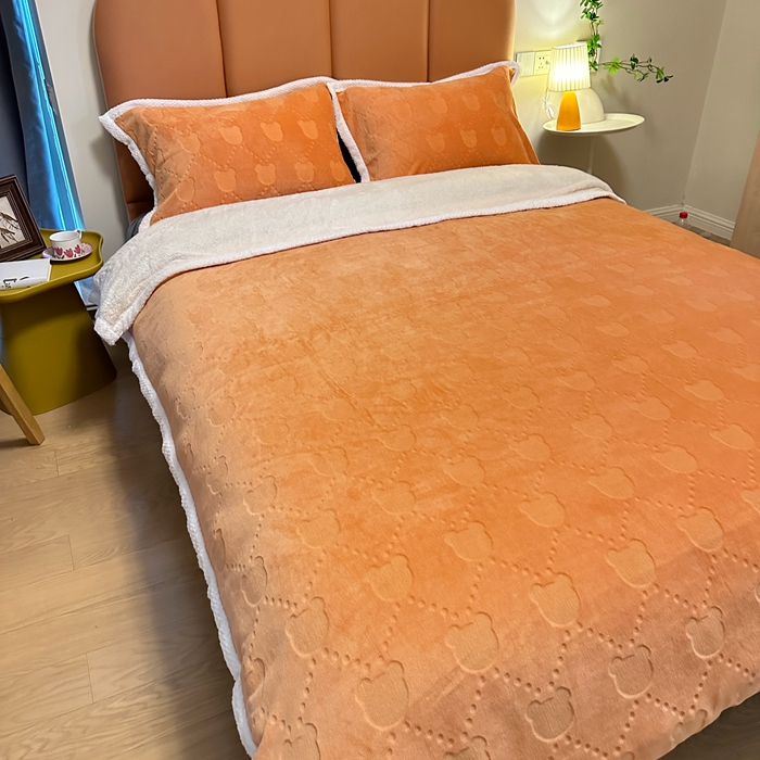 91家纺网 家纺一手货源 找家纺 法澳 2023新款220克雕花绒纯色牛奶绒四件套 甘比熊-橘色