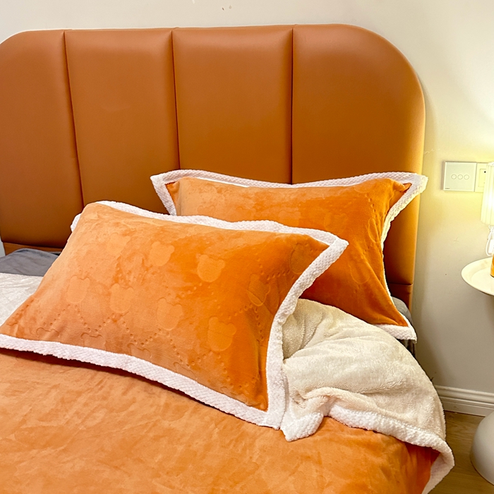 91家纺网 家纺一手货源 找家纺 法澳 2023新款220克雕花绒纯色牛奶绒四件套 甘比熊-橘色