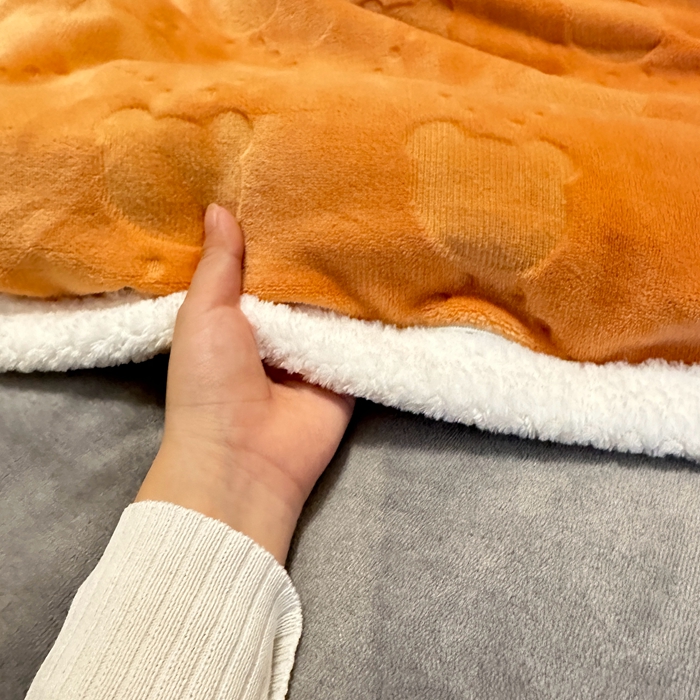 91家纺网 家纺一手货源 找家纺 法澳 2023新款220克雕花绒纯色牛奶绒四件套 甘比熊-橘色