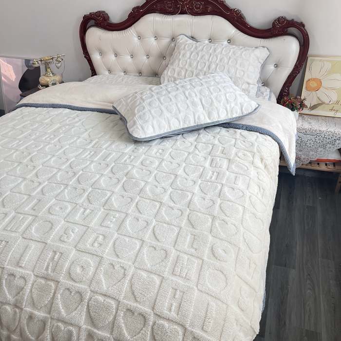 91家纺网 家纺一手货源 找家纺 （总）法澳 2023新款230克塔芙绒被套+牛奶绒夹棉床笠款四件套