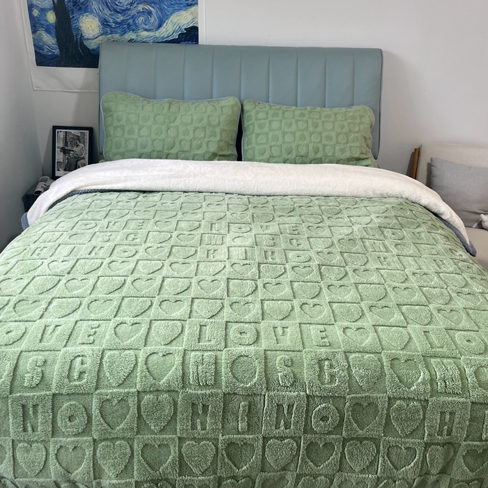 91家纺网 家纺一手货源 找家纺 法澳 2023新款230克塔芙绒被套+牛奶绒夹棉床笠款四件套 牛油果绿