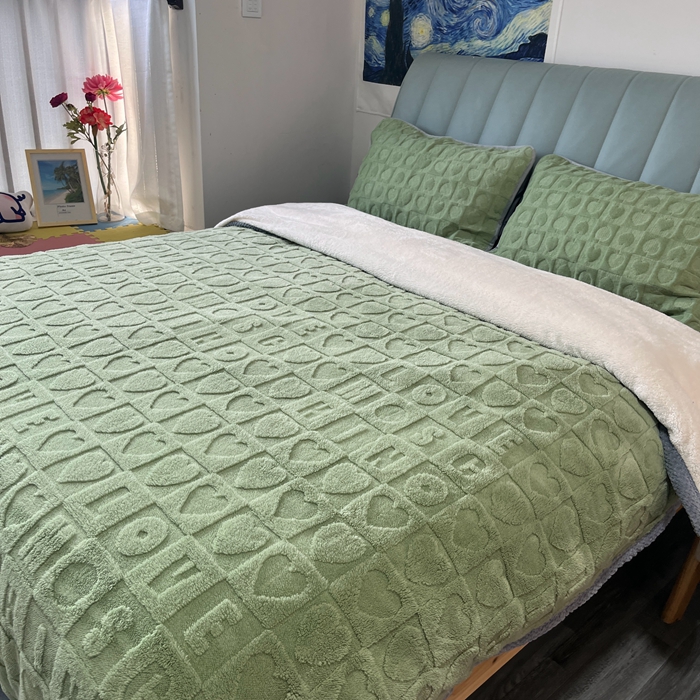 91家纺网 家纺一手货源 找家纺 法澳 2023新款230克塔芙绒被套+牛奶绒夹棉床笠款四件套 牛油果绿