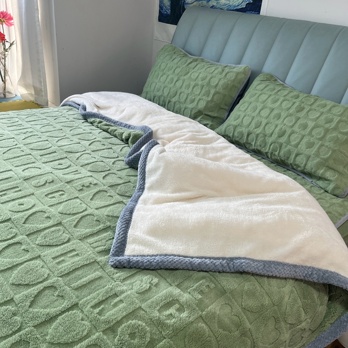 91家纺网 家纺一手货源 找家纺 法澳 2023新款230克塔芙绒被套+牛奶绒夹棉床笠款四件套 牛油果绿