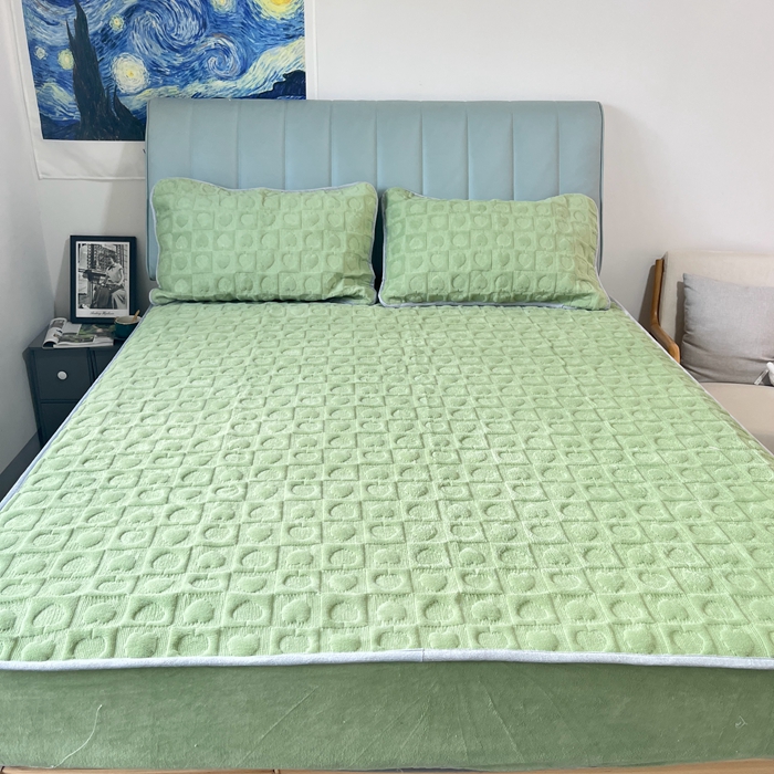 91家纺网 家纺一手货源 找家纺 法澳 2023新款230克塔芙绒被套+牛奶绒夹棉床笠款四件套 牛油果绿