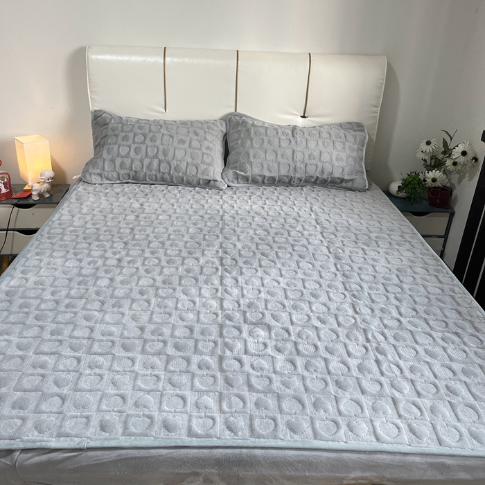 91家纺网 家纺一手货源 找家纺 法澳 2023新款230克塔芙绒被套+牛奶绒夹棉床笠款四件套 高级灰