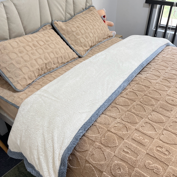 91家纺网 家纺一手货源 找家纺 法澳 2023新款230克塔芙绒被套+牛奶绒夹棉床笠款四件套 奶咖