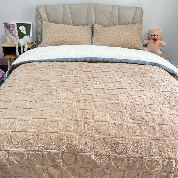 91家纺网 家纺一手货源 找家纺 法澳 2023新款230克塔芙绒被套+牛奶绒夹棉床笠款四件套 奶咖