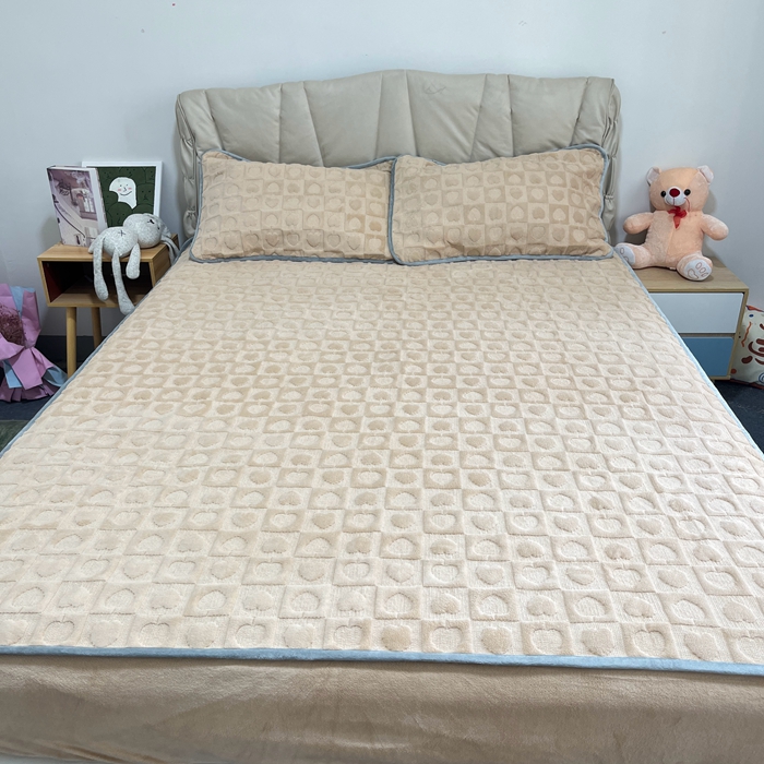 91家纺网 家纺一手货源 找家纺 法澳 2023新款230克塔芙绒被套+牛奶绒夹棉床笠款四件套 奶咖