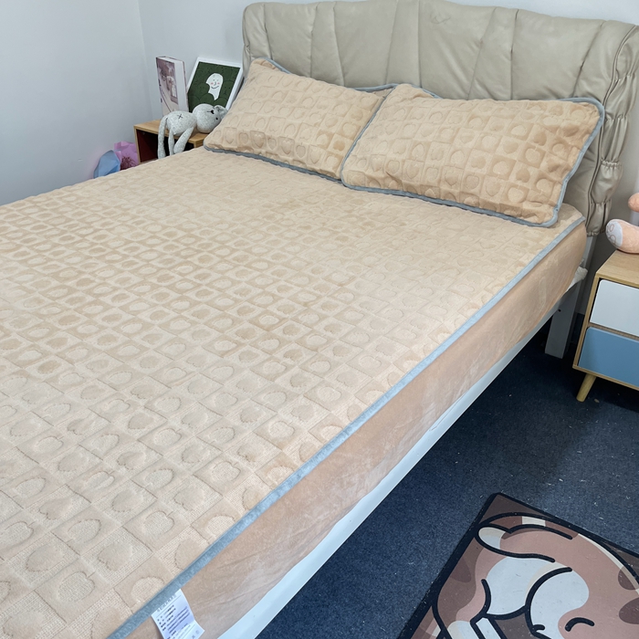 91家纺网 家纺一手货源 找家纺 法澳 2023新款230克塔芙绒被套+牛奶绒夹棉床笠款四件套 奶咖