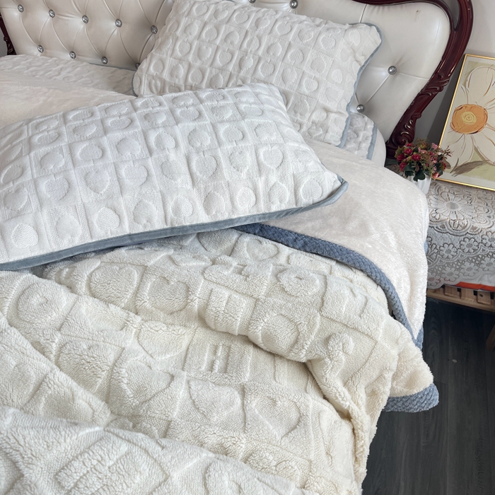 91家纺网 家纺一手货源 找家纺 法澳 2023新款230克塔芙绒被套+牛奶绒夹棉床笠款四件套 奶油白