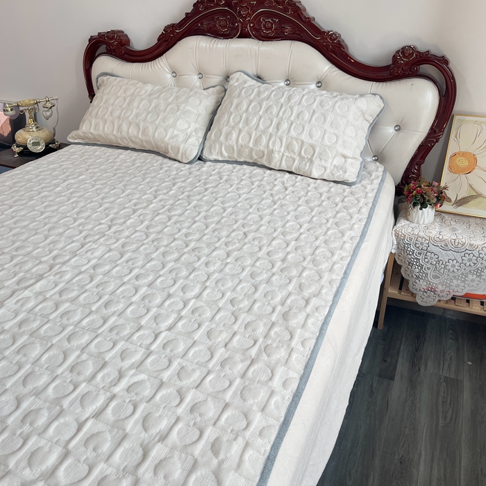 91家纺网 家纺一手货源 找家纺 法澳 2023新款230克塔芙绒被套+牛奶绒夹棉床笠款四件套 奶油白