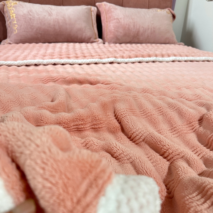 91家纺网 家纺一手货源 找家纺 法澳 2024新款A类仿兔毛绒300克牛奶绒多功能盖毯空调毯毛毯