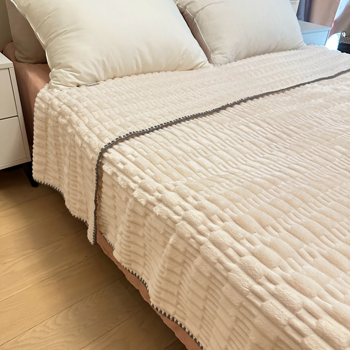 91家纺网 家纺一手货源 找家纺 法澳 2024新款A类仿兔毛绒300克牛奶绒多功能盖毯空调毯毛毯