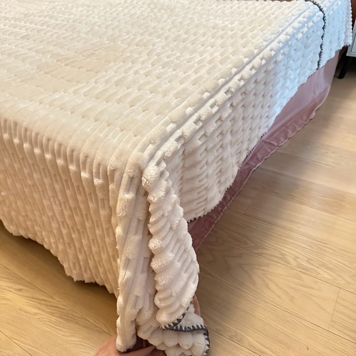 91家纺网 家纺一手货源 找家纺 法澳 2024新款A类仿兔毛绒300克牛奶绒多功能盖毯空调毯毛毯