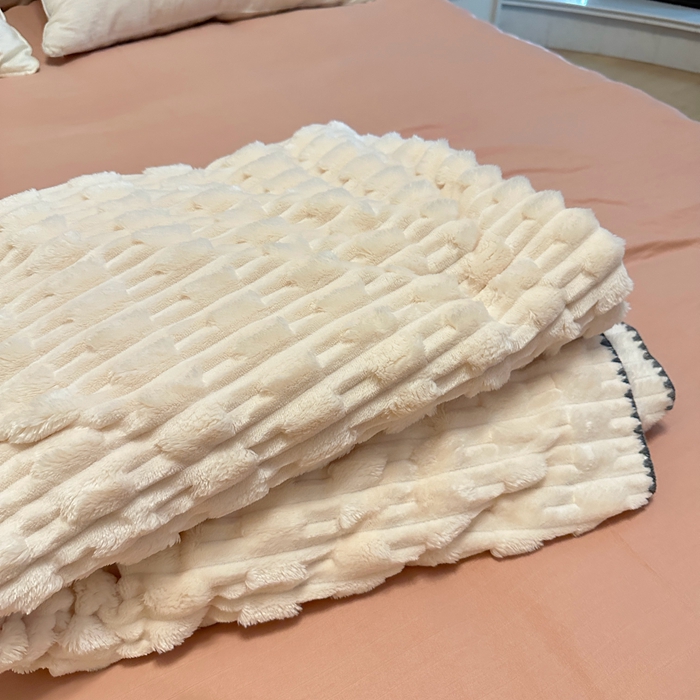 91家纺网 家纺一手货源 找家纺 法澳 2024新款A类仿兔毛绒300克牛奶绒多功能盖毯空调毯毛毯