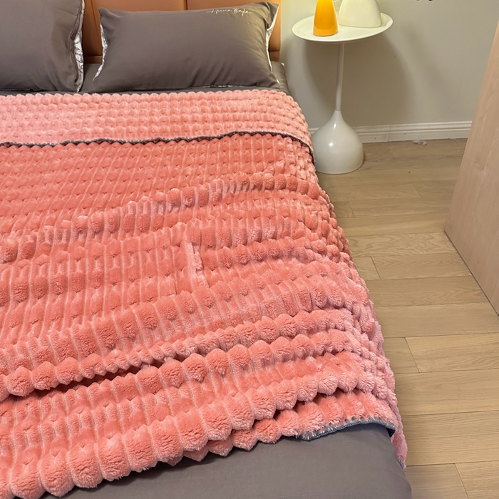 91家纺网 家纺一手货源 找家纺 法澳 2024新款A类仿兔毛绒300克牛奶绒多功能盖毯空调毯毛毯