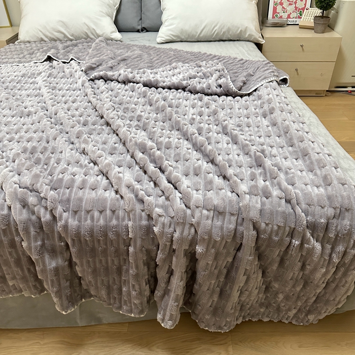 91家纺网 家纺一手货源 找家纺 法澳 2024新款A类仿兔毛绒300克牛奶绒多功能盖毯空调毯毛毯