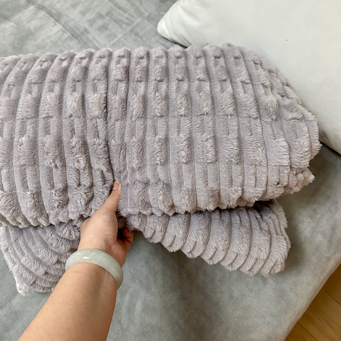 91家纺网 家纺一手货源 找家纺 法澳 2024新款A类仿兔毛绒300克牛奶绒多功能盖毯空调毯毛毯