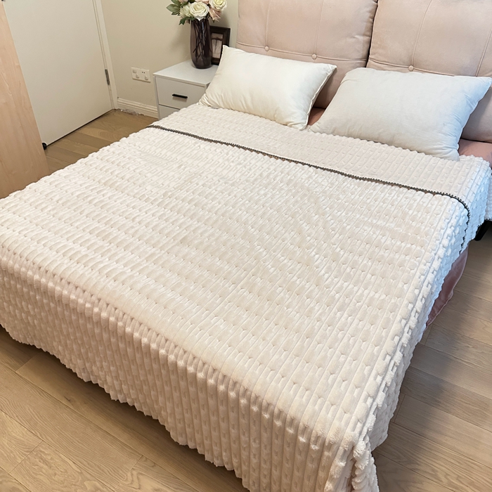 91家纺网 家纺一手货源 找家纺 法澳 2024新款A类仿兔毛绒300克牛奶绒多功能盖毯空调毯毛毯