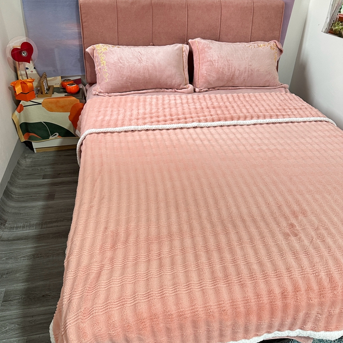 91家纺网 家纺一手货源 找家纺 法澳 2024新款A类仿兔毛绒300克牛奶绒多功能盖毯空调毯毛毯