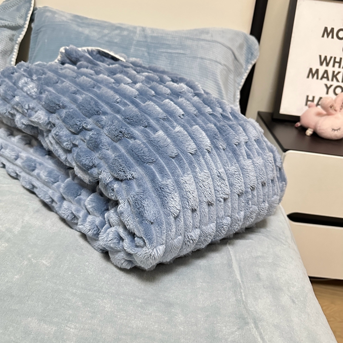 91家纺网 家纺一手货源 找家纺 法澳 2024新款A类仿兔毛绒300克牛奶绒多功能盖毯空调毯毛毯