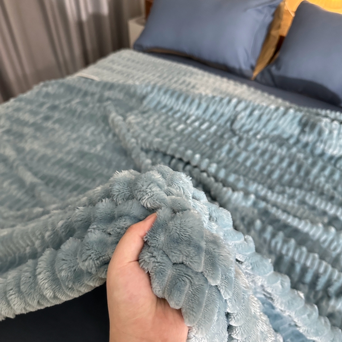 91家纺网 家纺一手货源 找家纺 法澳 2024新款A类仿兔毛绒300克牛奶绒多功能盖毯空调毯毛毯