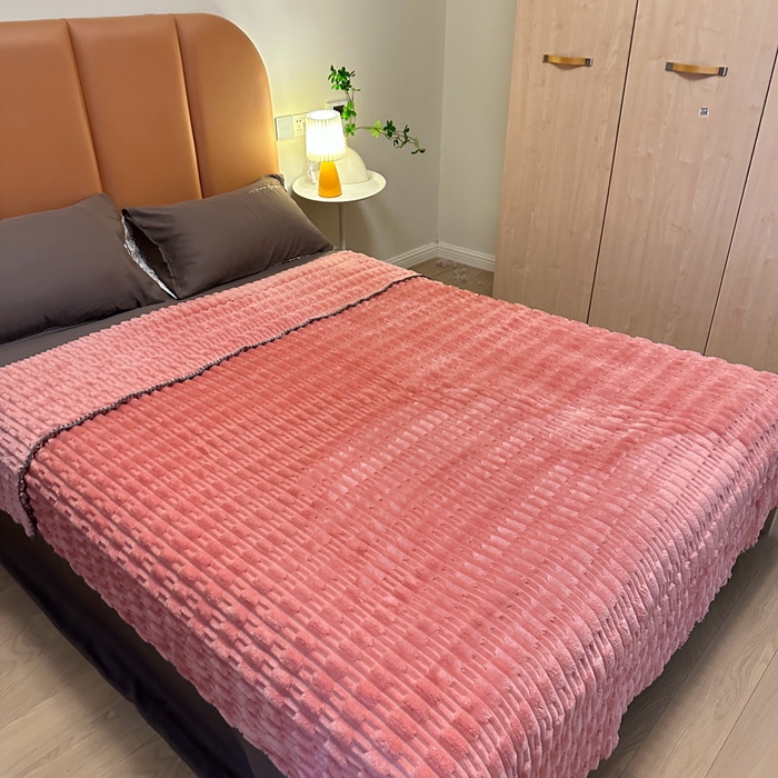 91家纺网 家纺一手货源 找家纺 法澳 2024新款A类仿兔毛绒300克牛奶绒多功能盖毯空调毯毛毯