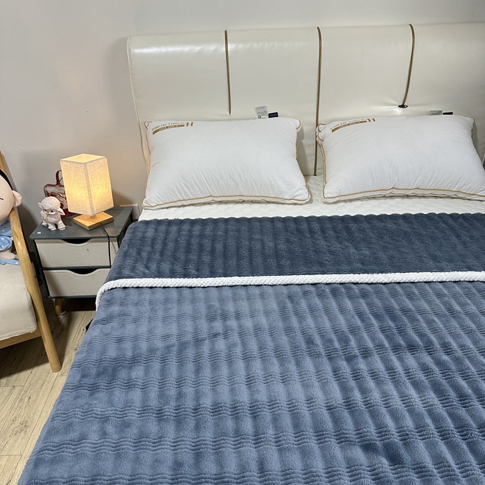 91家纺网 家纺一手货源 找家纺 法澳 2024新款A类仿兔毛绒300克牛奶绒多功能盖毯空调毯毛毯