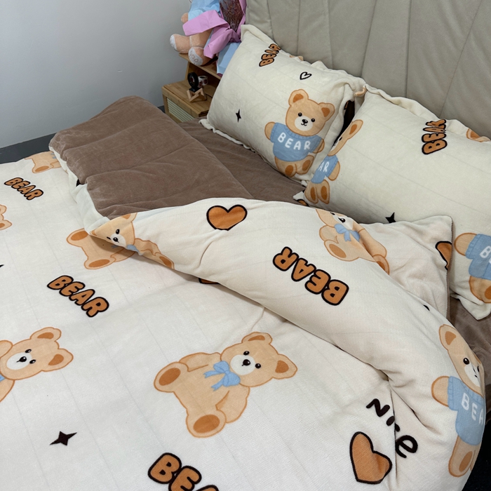 91家纺网 家纺一手货源 找家纺 逸尚阁 2024新款高克重牛奶绒印花四件套（包含买家秀） 可爱熊