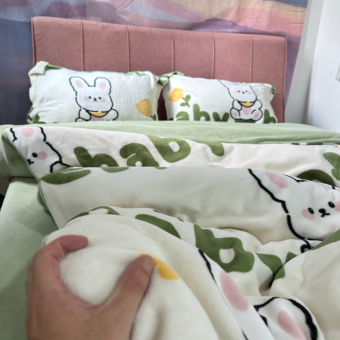 91家纺网 家纺一手货源 找家纺 逸尚阁 2024新款高克重牛奶绒印花四件套（包含买家秀） 淘气兔
