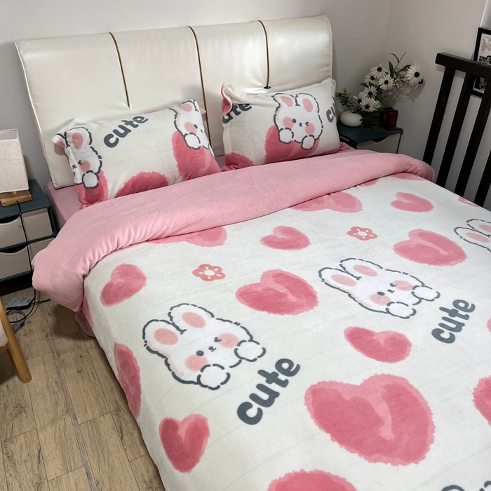 91家纺网 家纺一手货源 找家纺 逸尚阁 2024新款高克重牛奶绒印花四件套（包含买家秀） 恋心兔-粉