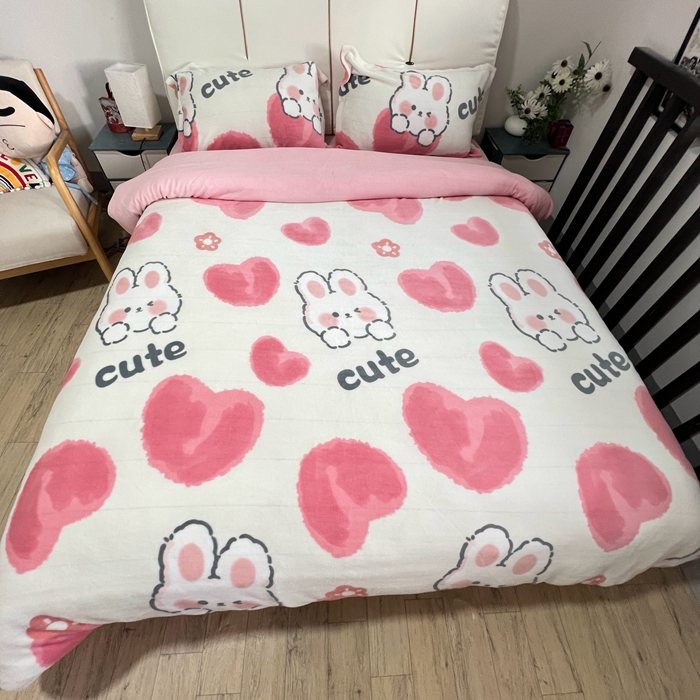 91家纺网 家纺一手货源 找家纺 逸尚阁 2024新款高克重牛奶绒印花四件套（包含买家秀） 恋心兔-粉