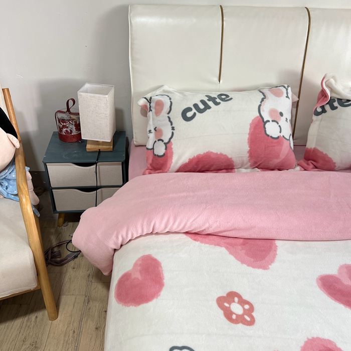 91家纺网 家纺一手货源 找家纺 逸尚阁 2024新款高克重牛奶绒印花四件套（包含买家秀） 恋心兔-粉