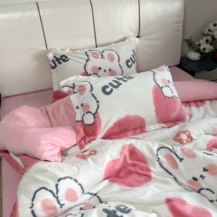 91家纺网 家纺一手货源 找家纺 逸尚阁 2024新款高克重牛奶绒印花四件套（包含买家秀） 恋心兔-粉