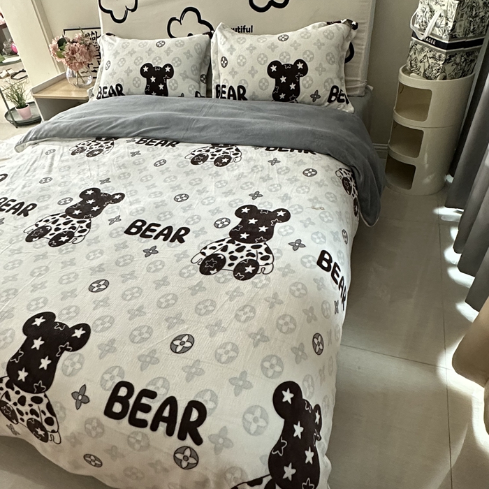 91家纺网 家纺一手货源 找家纺 逸尚阁 2024新款高克重牛奶绒印花四件套（包含买家秀） 星空熊