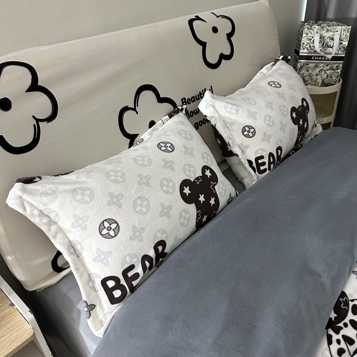 91家纺网 家纺一手货源 找家纺 逸尚阁 2024新款高克重牛奶绒印花四件套（包含买家秀） 星空熊