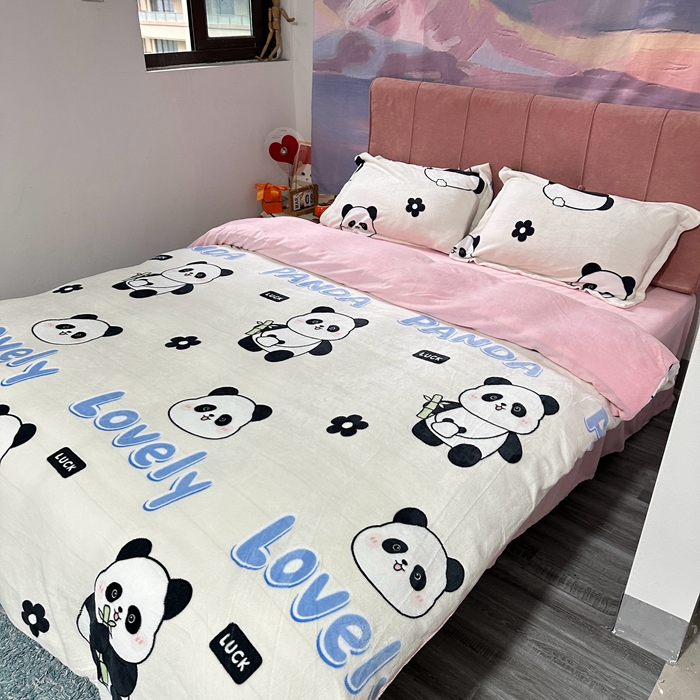 91家纺网 家纺一手货源 找家纺 逸尚阁 2024新款高克重牛奶绒印花四件套（包含买家秀） 萌萌熊猫