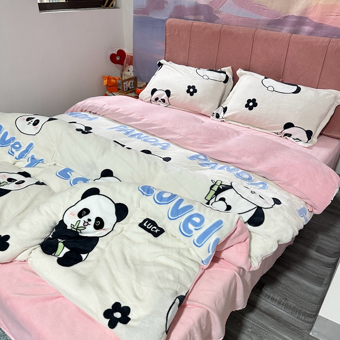91家纺网 家纺一手货源 找家纺 逸尚阁 2024新款高克重牛奶绒印花四件套（包含买家秀） 萌萌熊猫