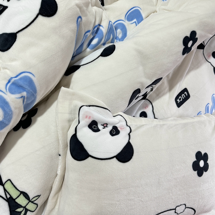 91家纺网 家纺一手货源 找家纺 逸尚阁 2024新款高克重牛奶绒印花四件套（包含买家秀） 萌萌熊猫