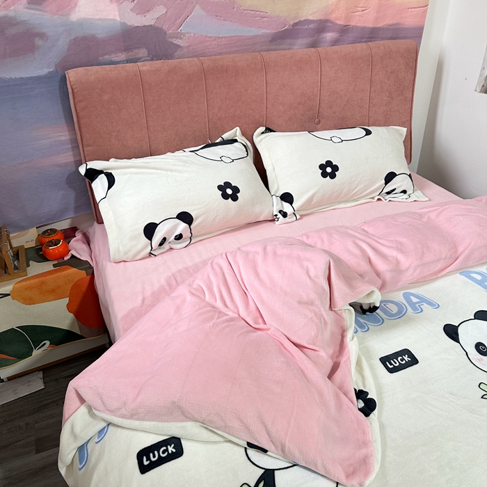 91家纺网 家纺一手货源 找家纺 逸尚阁 2024新款高克重牛奶绒印花四件套（包含买家秀） 萌萌熊猫