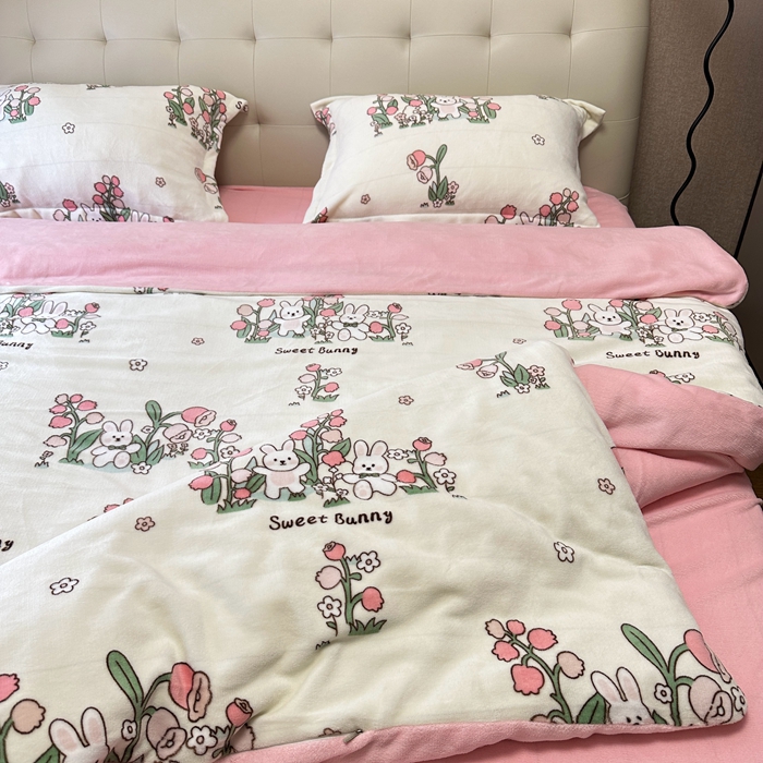 91家纺网 家纺一手货源 找家纺 逸尚阁 2024新款高克重牛奶绒印花四件套（包含买家秀） 花间兔