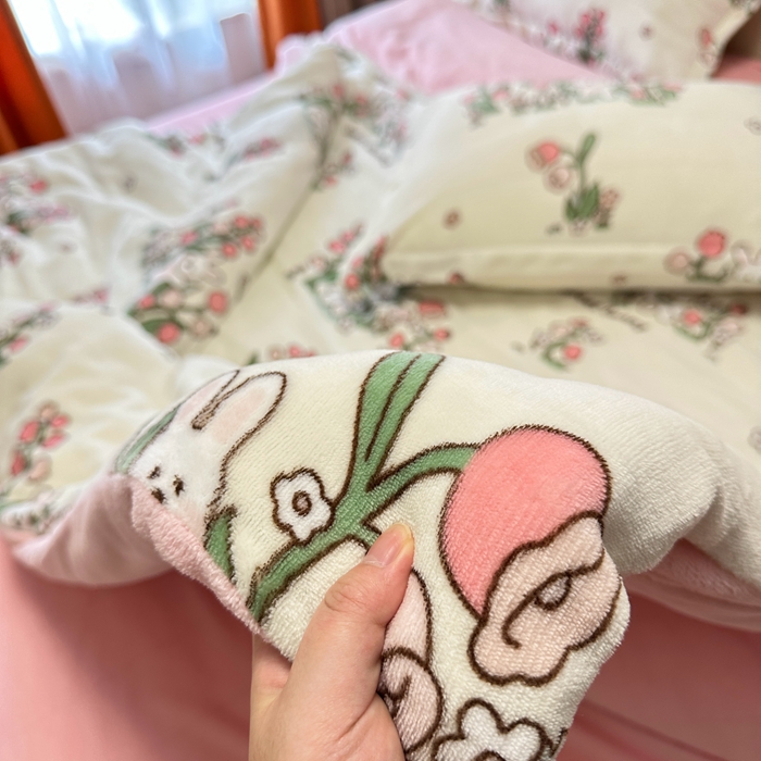 91家纺网 家纺一手货源 找家纺 逸尚阁 2024新款高克重牛奶绒印花四件套（包含买家秀） 花间兔