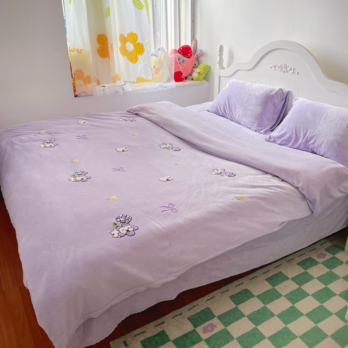 91家纺网 家纺一手货源 找家纺 米瑞娜 2024新款纯色毛巾绣牛奶绒四件套 安妮宝贝-紫