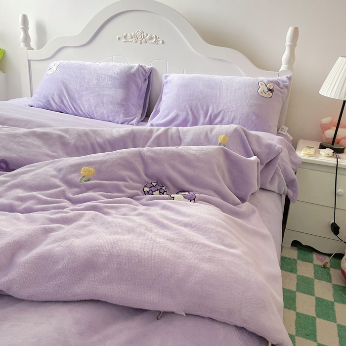 91家纺网 家纺一手货源 找家纺 米瑞娜 2024新款纯色毛巾绣牛奶绒四件套 安妮宝贝-紫