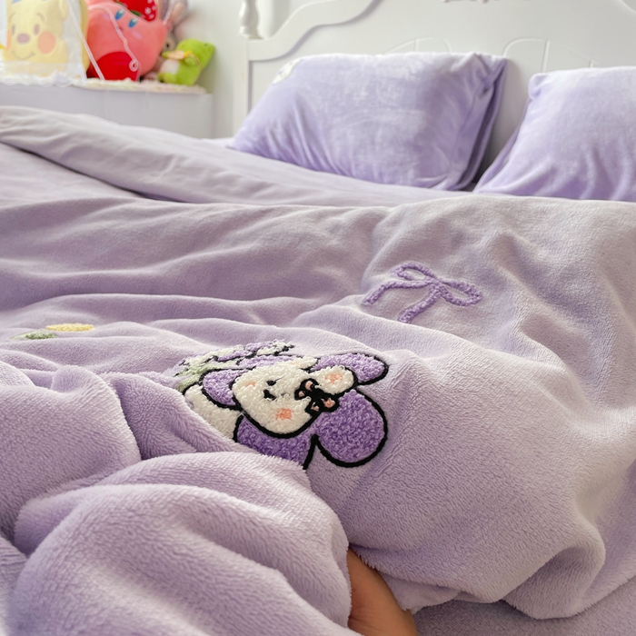 91家纺网 家纺一手货源 找家纺 米瑞娜 2024新款纯色毛巾绣牛奶绒四件套 安妮宝贝-紫