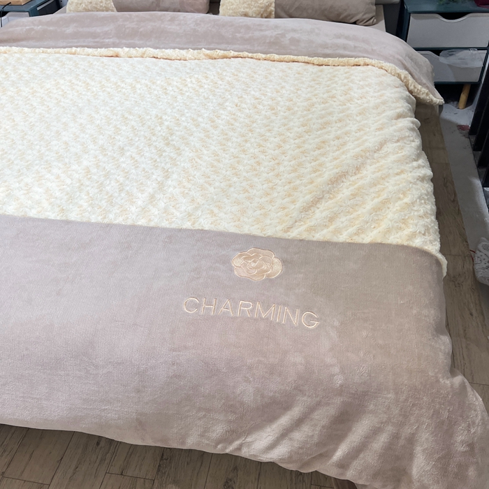 91家纺网 家纺一手货源 找家纺 眷恋 2024新款兔毛牛奶绒四件套 玫瑰之恋-奶油黄+咖