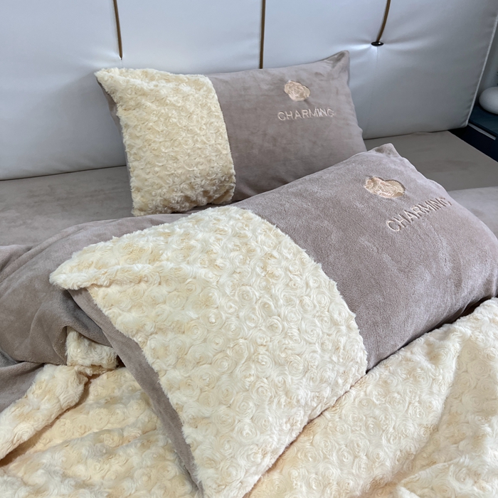 91家纺网 家纺一手货源 找家纺 眷恋 2024新款兔毛牛奶绒四件套 玫瑰之恋-奶油黄+咖